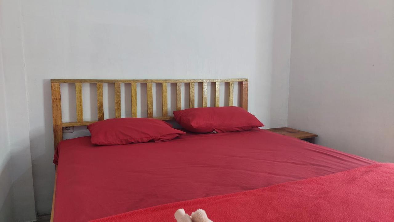 Harry & Mimin Homestay Gorontalo Esterno foto