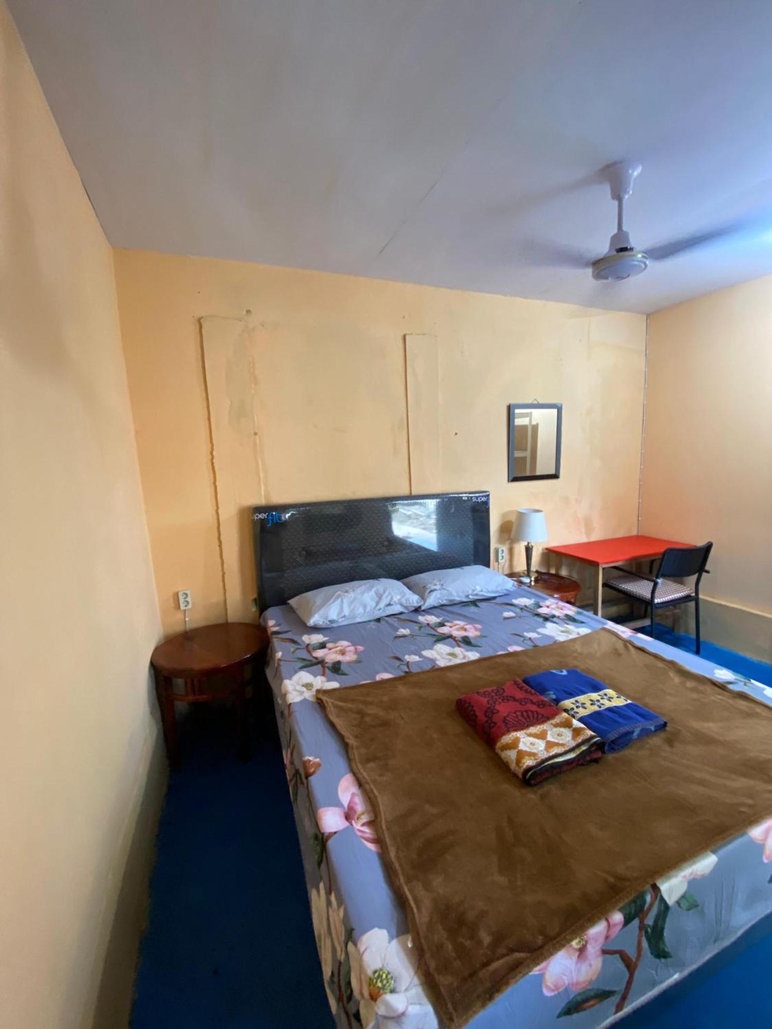 Harry & Mimin Homestay Gorontalo Esterno foto