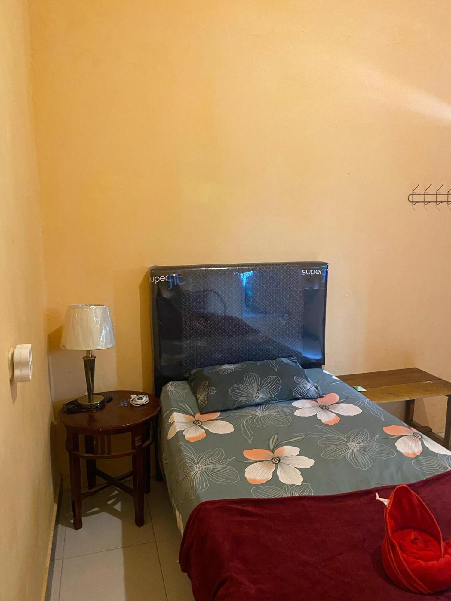 Harry & Mimin Homestay Gorontalo Esterno foto