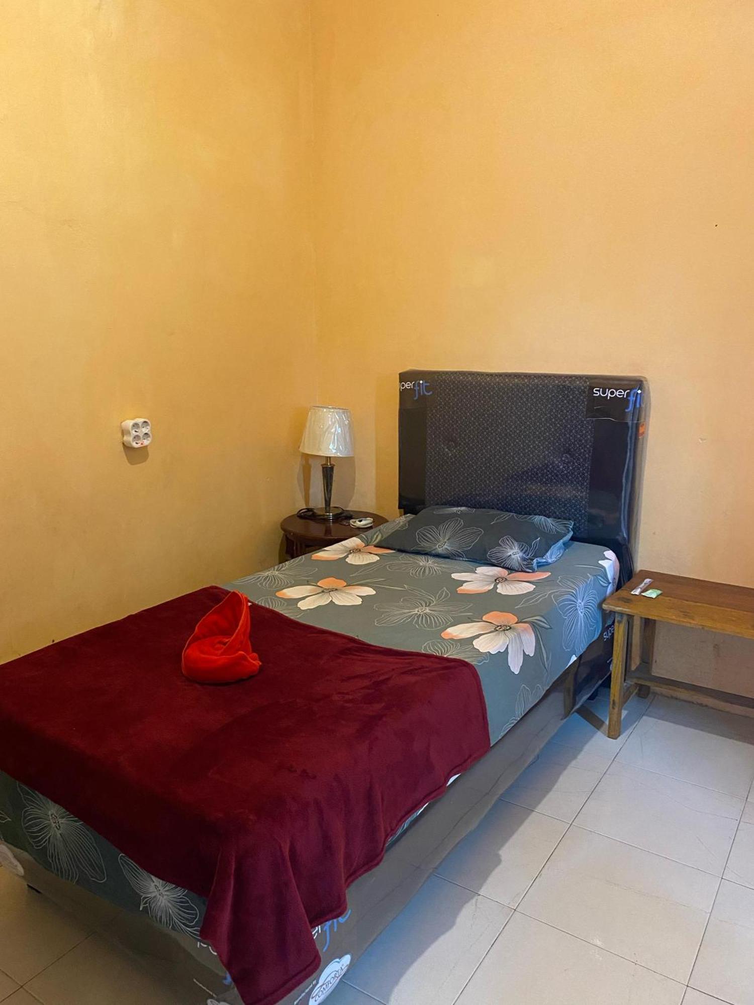 Harry & Mimin Homestay Gorontalo Esterno foto
