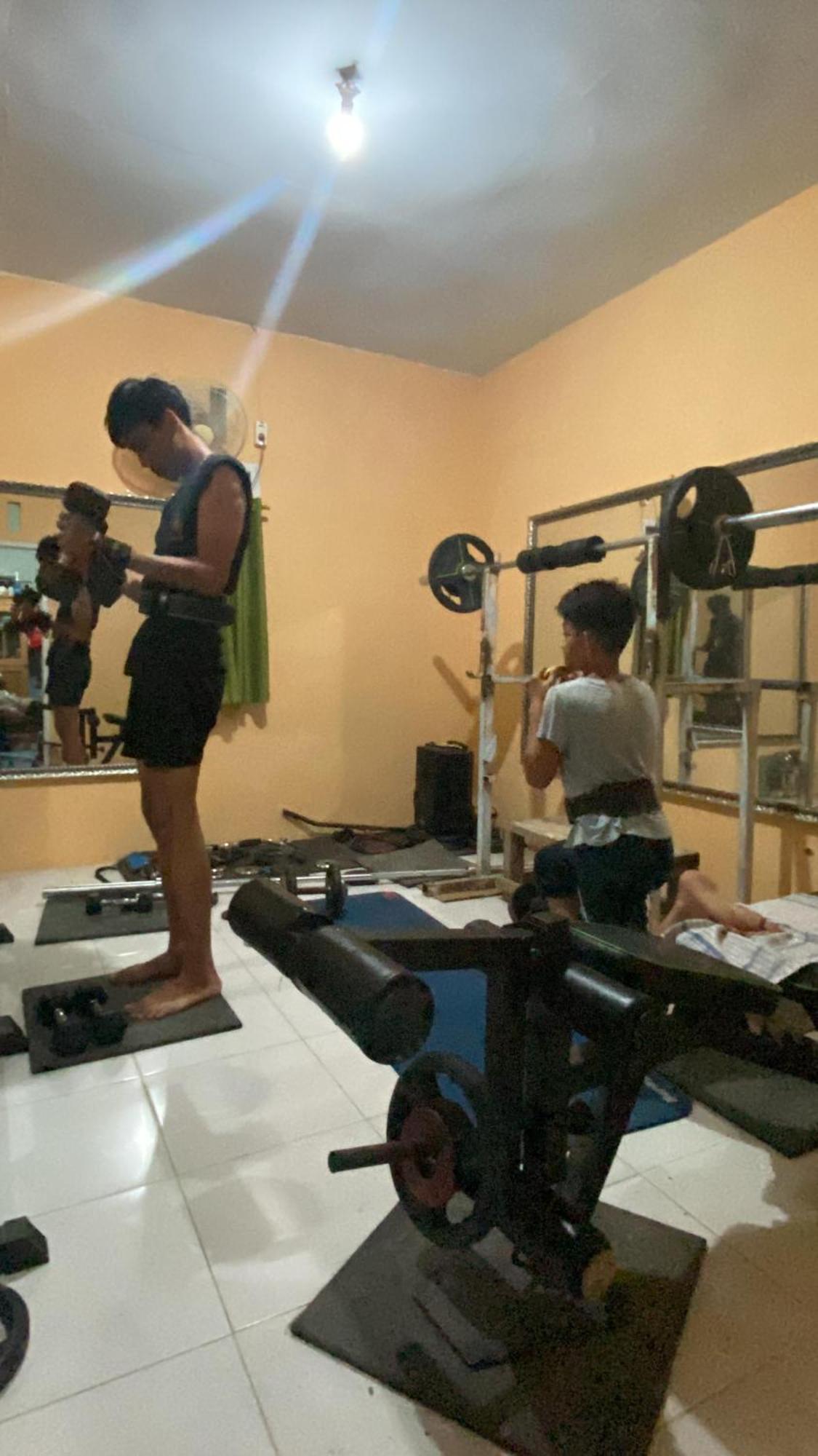Harry & Mimin Homestay Gorontalo Esterno foto