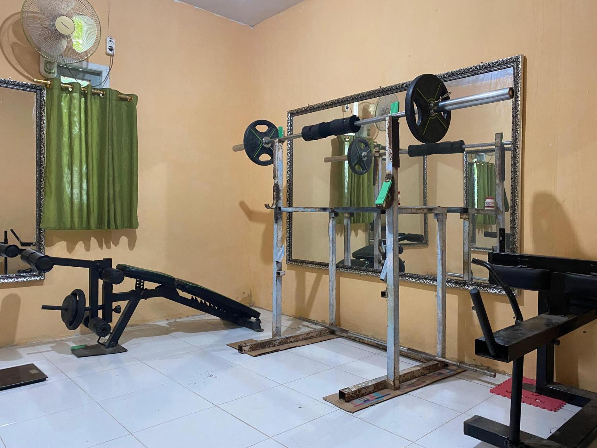 Harry & Mimin Homestay Gorontalo Esterno foto