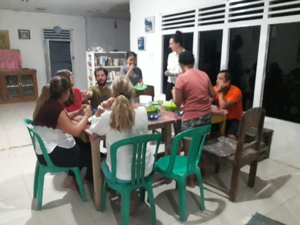 Harry & Mimin Homestay Gorontalo Esterno foto